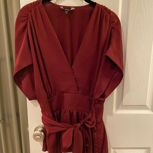 EXPRESS V Neck Short Sleeve Blouse.  Maroon Color.  Size Medium.